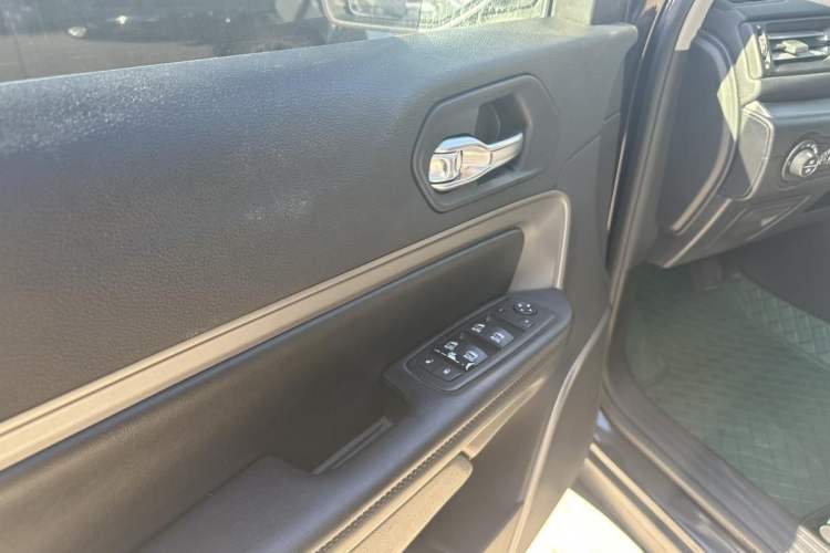 Used Jeep Commander 2018 2.0T Two-Wheel Drive Enjoy Edition China V Interior 3
