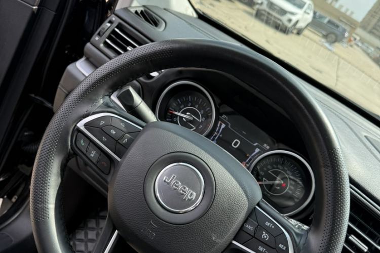Used Jeep Commander 2018 2.0T Two-Wheel Drive Enjoy Edition China V Interior 4