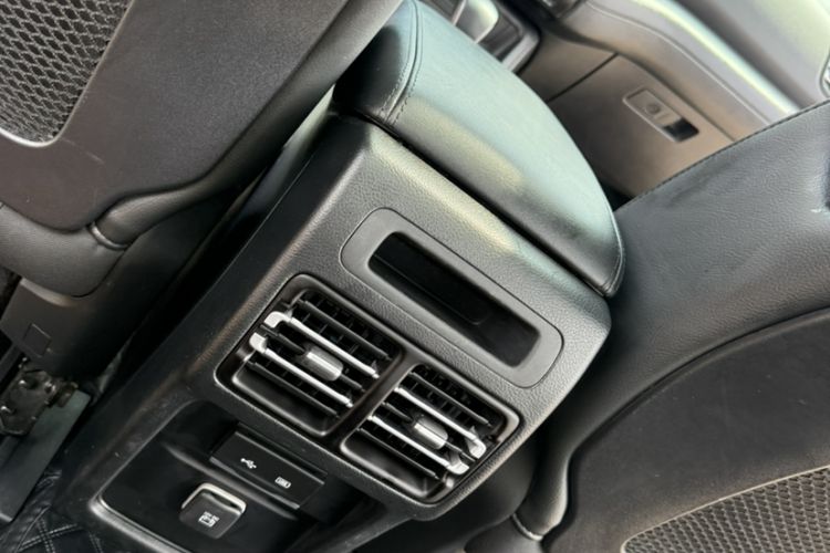 Used Jeep Commander 2018 2.0T Two-Wheel Drive Enjoy Edition China V Interior 5