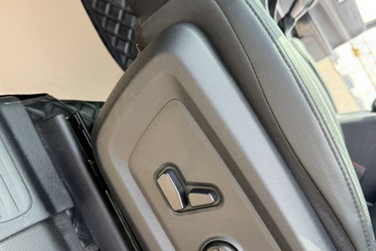 Used Jeep Commander 2018 2.0T Two-Wheel Drive Enjoy Edition China V Interior 8