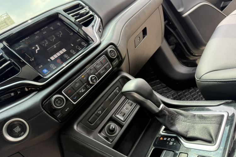 Used Jeep Commander 2018 2.0T Two-Wheel Drive Enjoy Edition China V Interior 9
