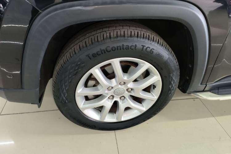 Used Jeep Commander 2018 2.0T Two-Wheel Drive Enjoyment Version China VI Emission Standard Left Front Wheel Hub