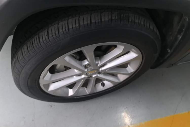 Used Jeep Commander 2018 2.0T Two-Wheel Drive Enjoyment Version China VI Emission Standard Left Front Wheel Hub