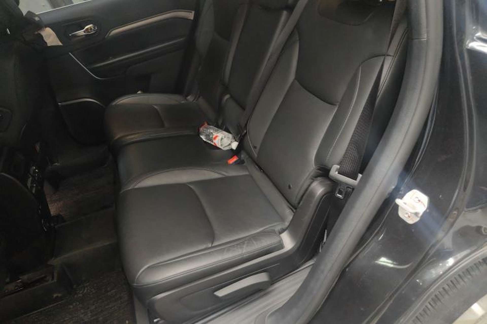 Used Jeep Commander 2018 2.0T Two-Wheel Drive Enjoyment Version China VI Emission Standard Left Rear Seat