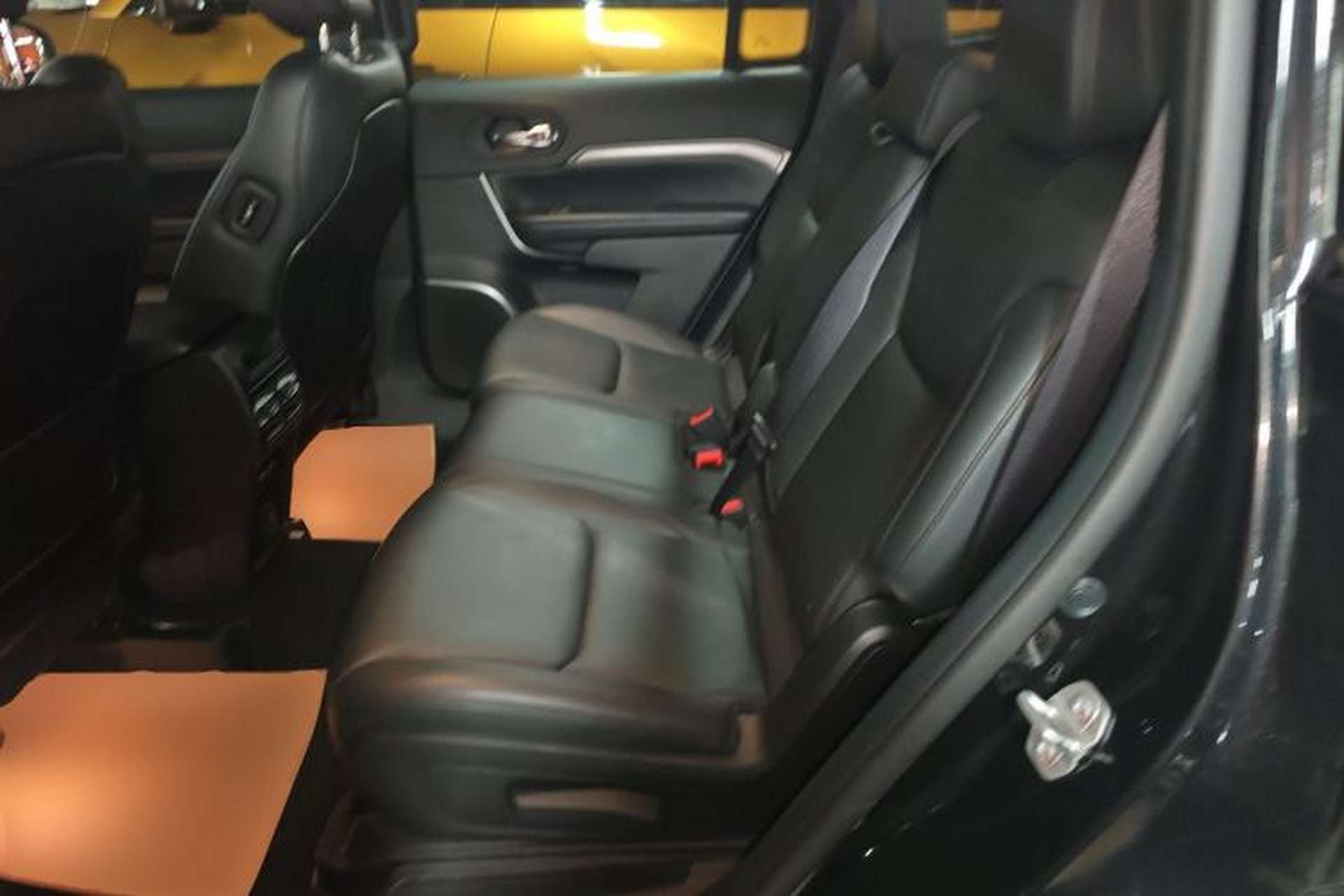Used Jeep Commander 2018 2.0T Two-Wheel Drive Enjoyment Version China VI Emission Standard Left Rear Seat