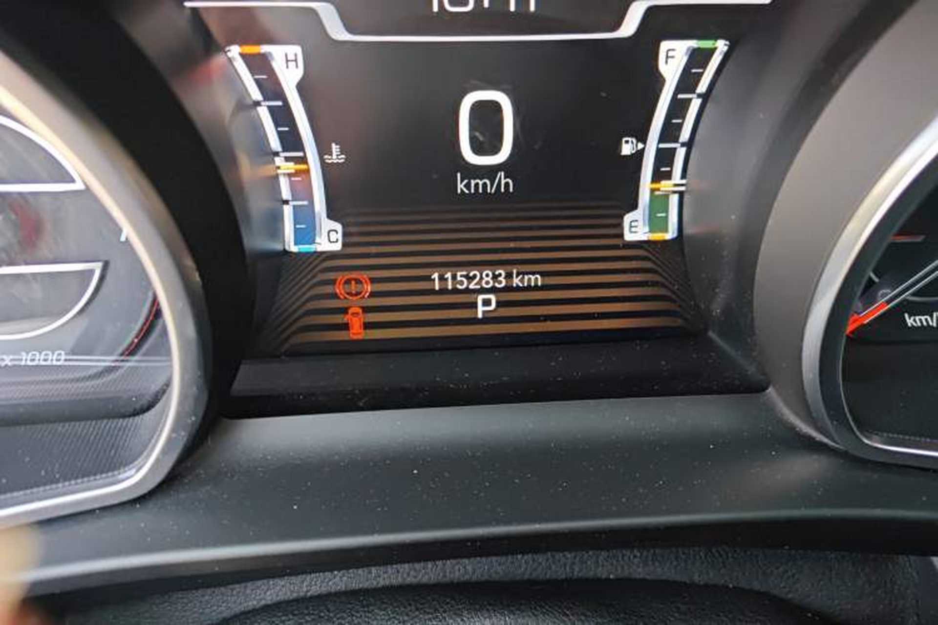 Used Jeep Commander 2018 2.0T Two-Wheel Drive Enjoy Edition China V Odometer Close Up