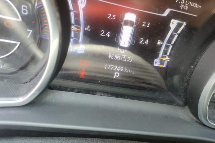 Used Jeep Commander 2018 2.0T Two-Wheel Drive Enjoy Edition China V Odometer Close Up