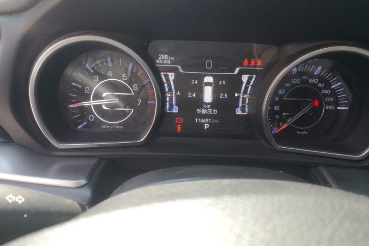 Used Jeep Commander 2018 2.0T Two-Wheel Drive Enjoy Edition China V Odometer Close Up