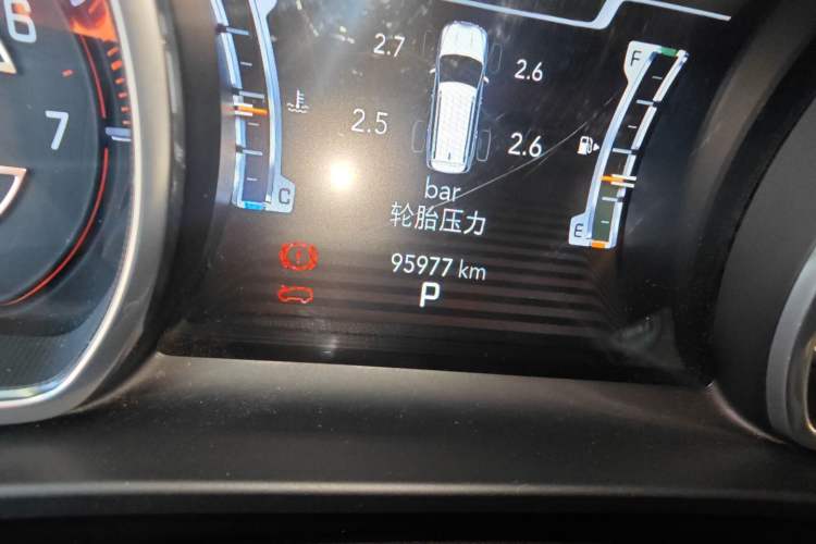 Used Jeep Commander 2018 2.0T Two-Wheel Drive Enjoy Edition China V Odometer Close Up