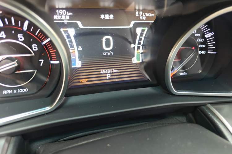 Used Jeep Commander 2018 2.0T Two-Wheel Drive Enjoy Edition China V Odometer Close Up
