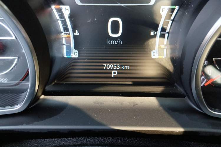 Used Jeep Commander 2018 2.0T Two-Wheel Drive Enjoy Edition China V Odometer Close Up