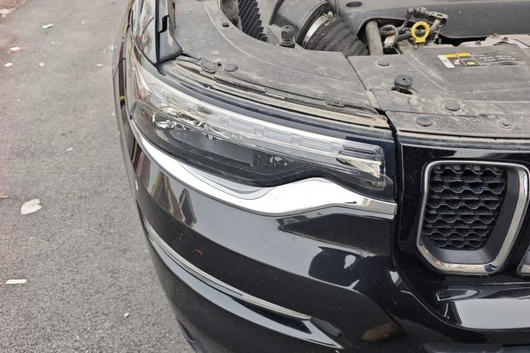 Used Jeep Commander 2018 2.0T Two-Wheel Drive Enjoyment Version China VI Emission Standard Right Front Headlight