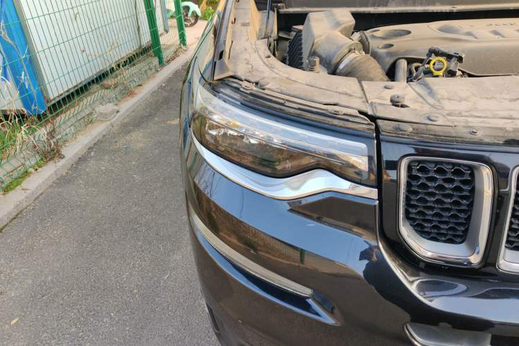 Used Jeep Commander 2018 2.0T Two-Wheel Drive Enjoy Edition China V Right Front Headlight