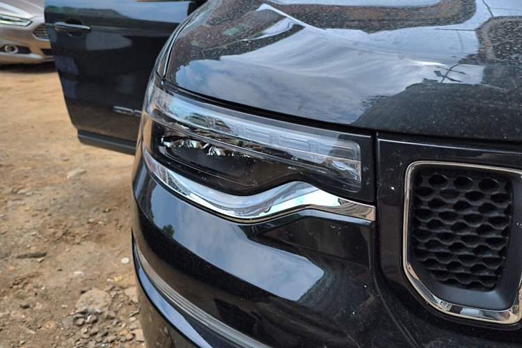 Used Jeep Commander 2018 2.0T Two-Wheel Drive Enjoy Edition China V Right Front Headlight
