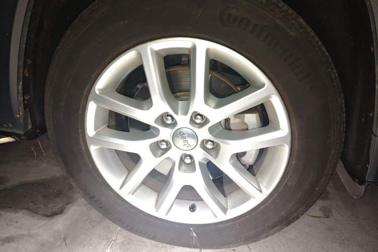 Used Jeep Commander 2018 2.0T Two-Wheel Drive Enjoy Edition China V Right Front Wheel Hub