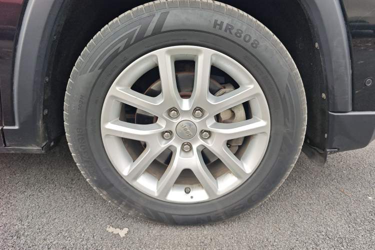 Used Jeep Commander 2018 2.0T Two-Wheel Drive Enjoyment Version China VI Emission Standard Right Front Wheel Hub