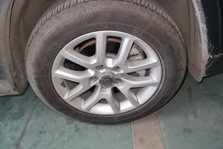 Used Jeep Commander 2018 2.0T Two-Wheel Drive Enjoyment Version China VI Emission Standard Right Front Wheel Hub
