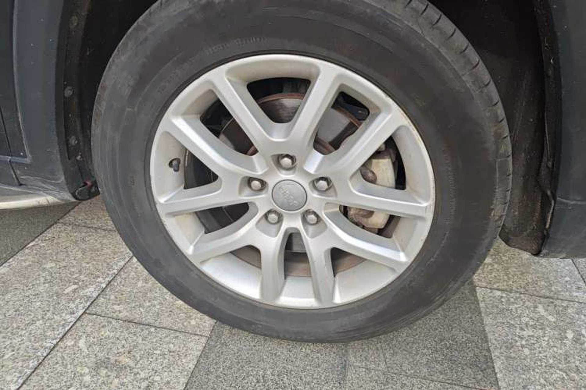 Used Jeep Commander 2018 2.0T Two-Wheel Drive Enjoy Edition China V Right Front Wheel Hub