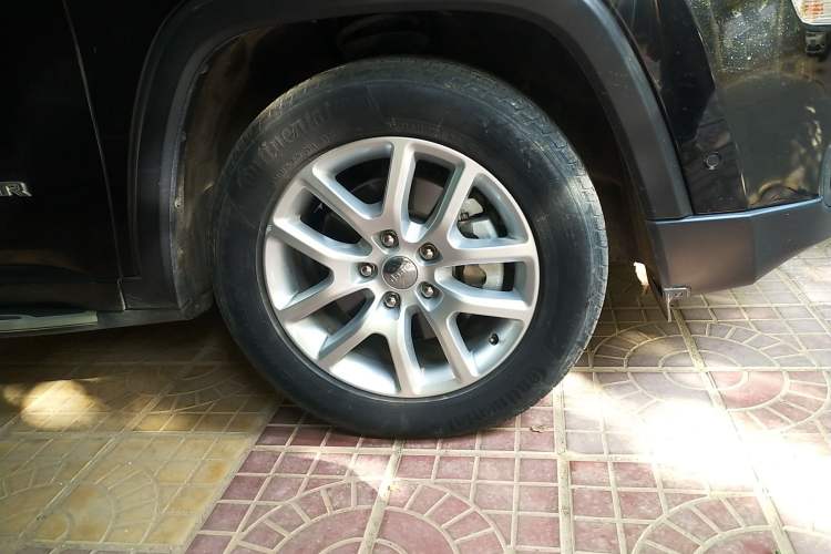 Used Jeep Commander 2018 2.0T Two-Wheel Drive Enjoyment Version China VI Emission Standard Right Front Wheel Hub