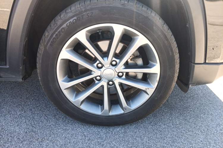 Used Jeep Commander 2018 2.0T Four-Wheel Drive Prestige Edition China V Right Front Wheel Hub