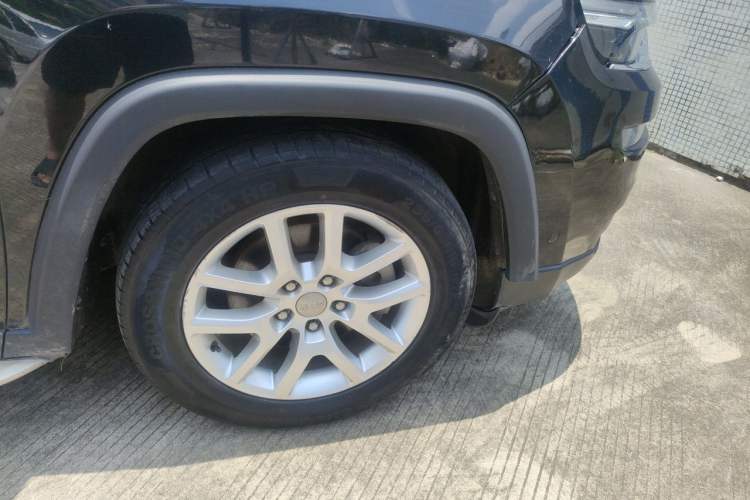 Used Jeep Commander 2018 2.0T Two-Wheel Drive Enjoy Edition China V Right Front Wheel Hub