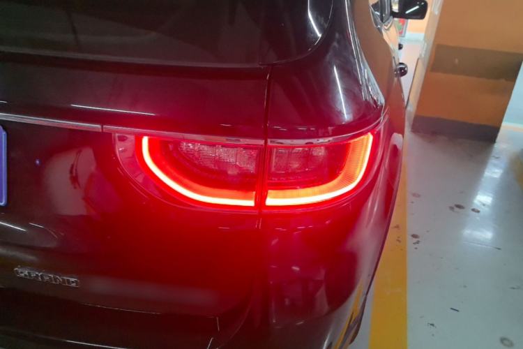 Used Jeep Commander 2018 2.0T Two-Wheel Drive Enjoyment Version China VI Emission Standard Right Rear Taillight