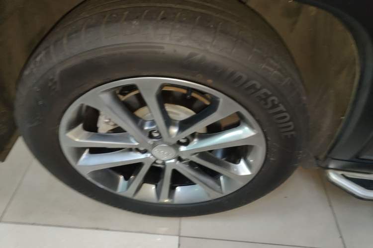 Used Jeep Commander 2018 2.0T Four-Wheel Drive Prestige Edition China V Right Rear Wheel Hub