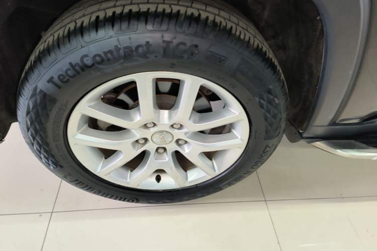 Used Jeep Commander 2018 2.0T Two-Wheel Drive Enjoyment Version China VI Emission Standard Right Rear Wheel Hub
