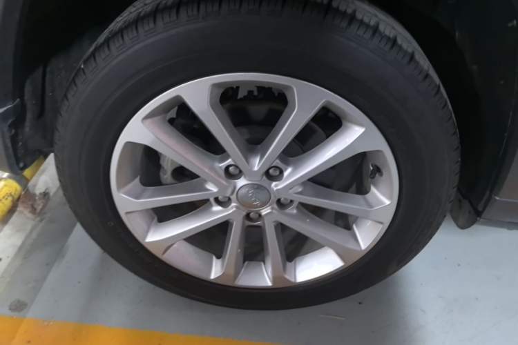 Used Jeep Commander 2018 2.0T Two-Wheel Drive Enjoyment Version China VI Emission Standard Right Rear Wheel Hub