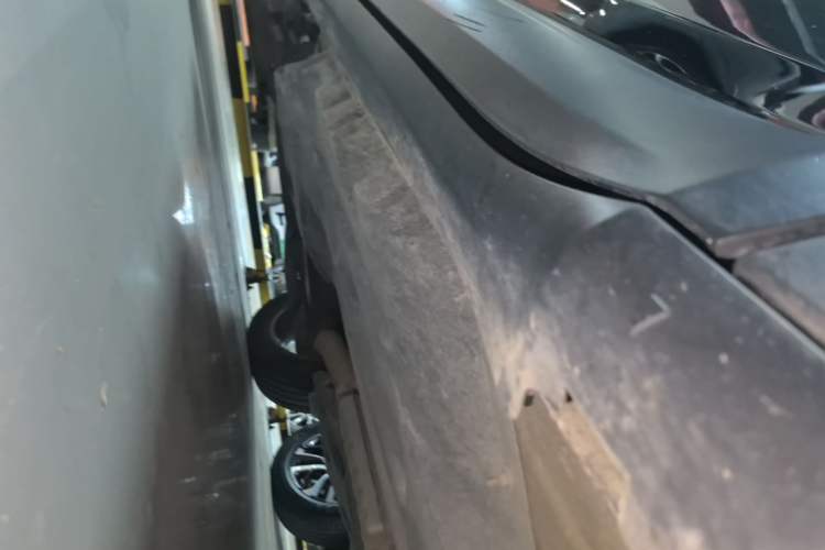 Used Jeep Commander 2018 2.0T Two-Wheel Drive Enjoyment Version China VI Emission Standard Right Side Sill