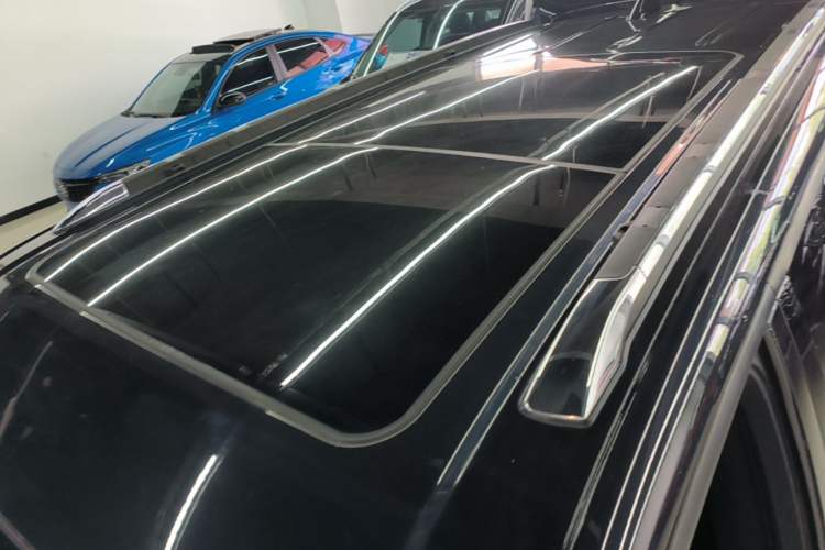 Used Jeep Commander 2018 2.0T Two-Wheel Drive Enjoyment Version China VI Emission Standard Roof