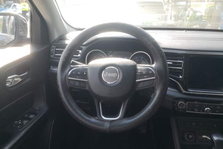 Used Jeep Commander 2018 2.0T Two-Wheel Drive Enjoy Edition China V Steering Wheel