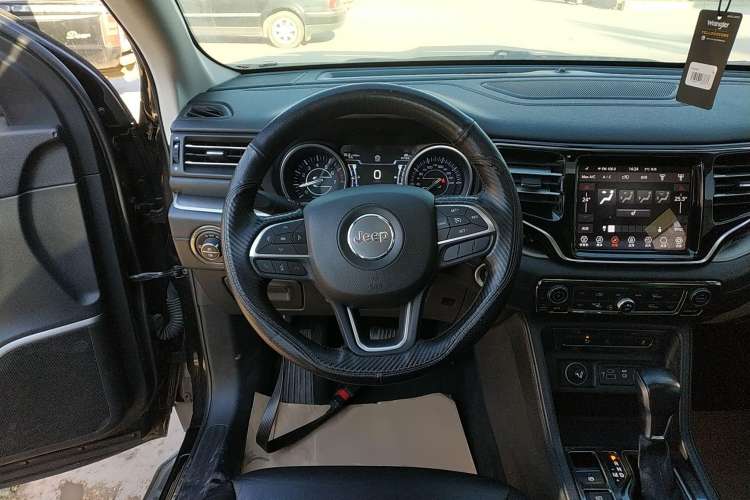 Used Jeep Commander 2018 2.0T Two-Wheel Drive Enjoyment Version China VI Emission Standard Steering Wheel