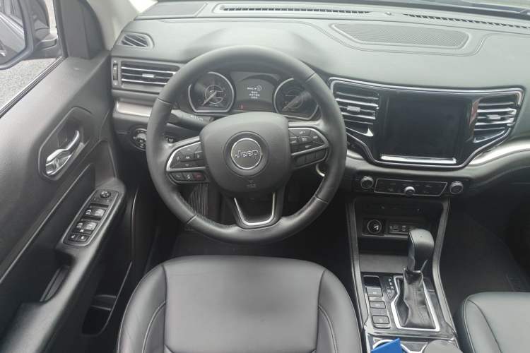 Used Jeep Commander 2018 2.0T Two-Wheel Drive Enjoy Edition China V Steering Wheel