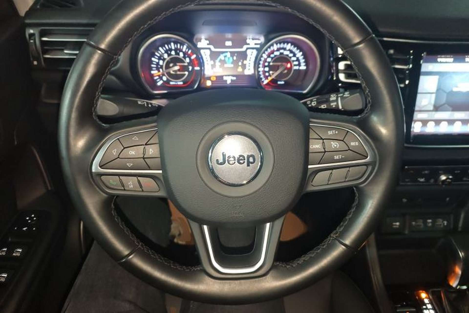 Used Jeep Commander 2018 2.0T Two-Wheel Drive Enjoyment Version China VI Emission Standard Steering Wheel