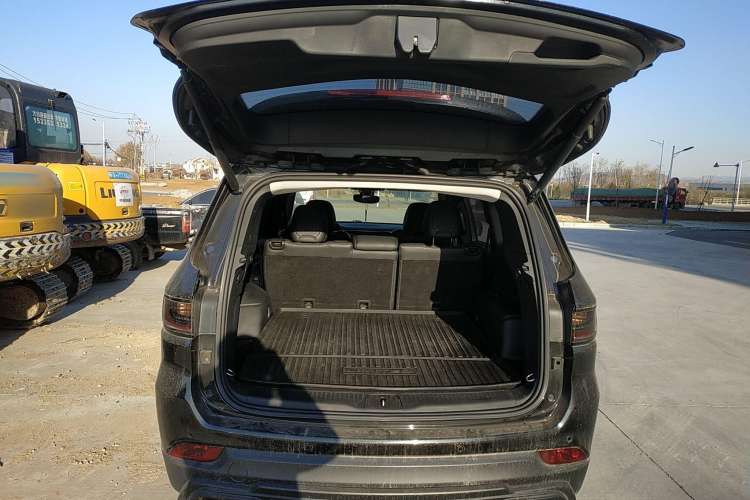 Used Jeep Commander 2018 2.0T Two-Wheel Drive Enjoyment Version China VI Emission Standard Trunk