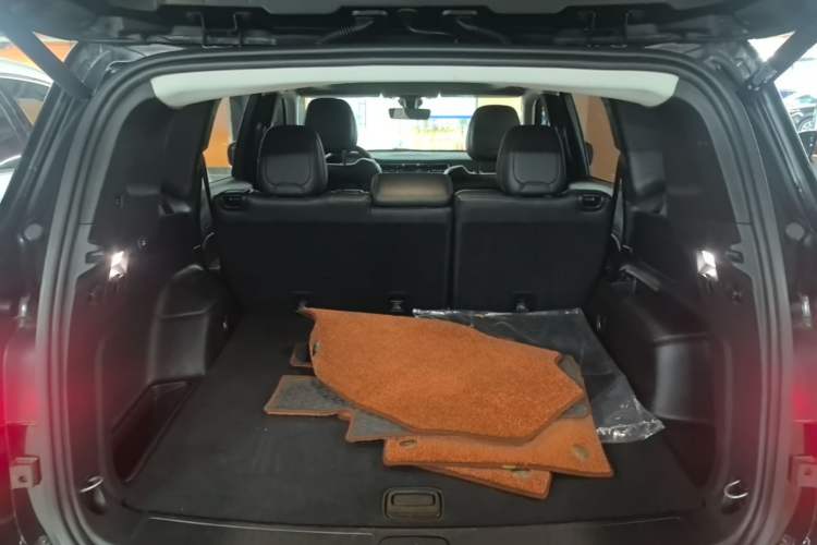 Used Jeep Commander 2018 2.0T Two-Wheel Drive Enjoyment Version China VI Emission Standard Trunk