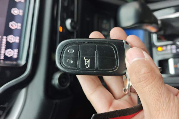 Used Jeep Commander 2018 2.0T Two-Wheel Drive Enjoyment Version China VI Emission Standard Vehicle Key
