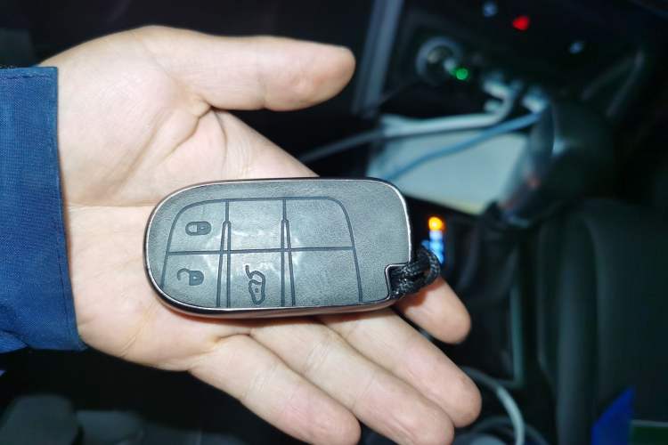 Used Jeep Commander 2018 2.0T Two-Wheel Drive Enjoyment Version China VI Emission Standard Vehicle Key