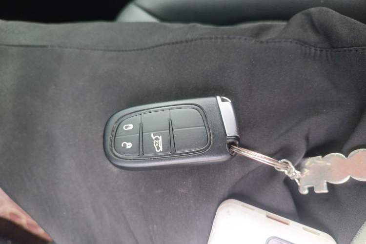 Used Jeep Commander 2018 2.0T Two-Wheel Drive Enjoyment Version China VI Vehicle Key