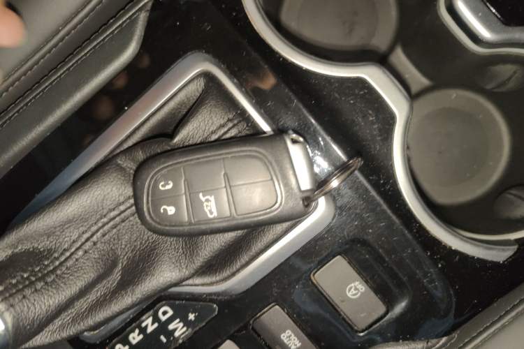 Used Jeep Commander 2018 2.0T Four-Wheel Drive Prestige Edition China V Vehicle Key