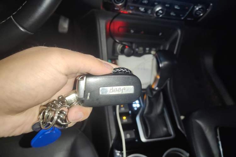 Used Jeep Commander 2018 2.0T Two-Wheel Drive Enjoyment Version China VI Emission Standard Vehicle Key