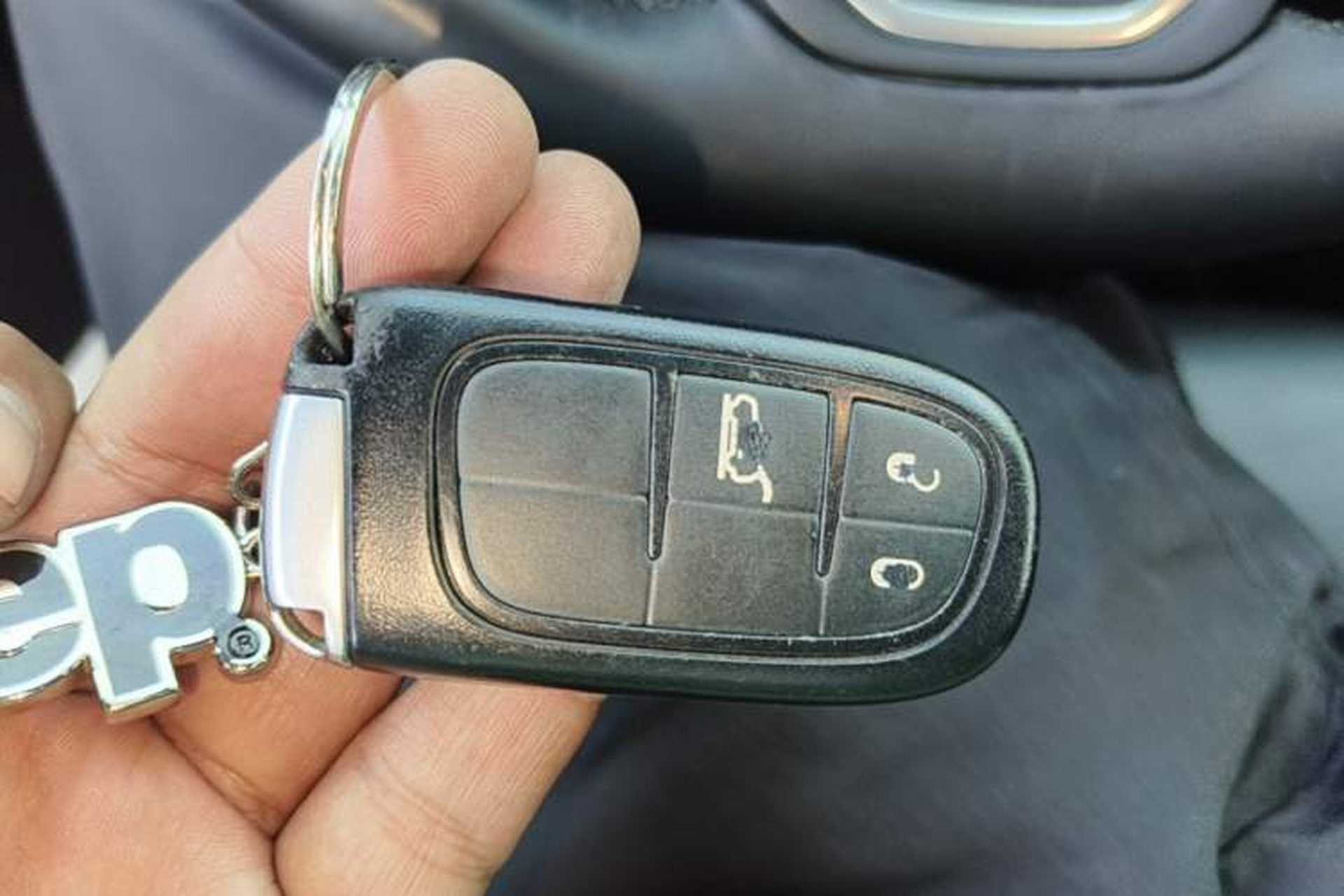 Used Jeep Commander 2018 2.0T Two-Wheel Drive Enjoyment Version China VI Emission Standard Vehicle Key