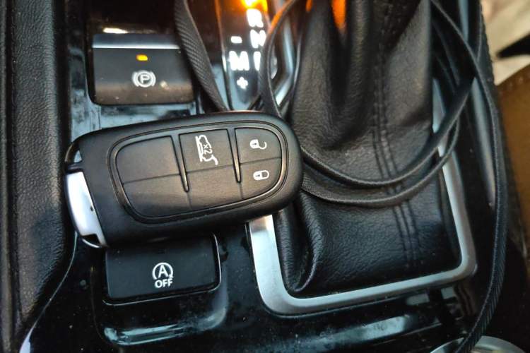 Used Jeep Commander 2018 2.0T Two-Wheel Drive Enjoyment Version China VI Emission Standard Vehicle Key