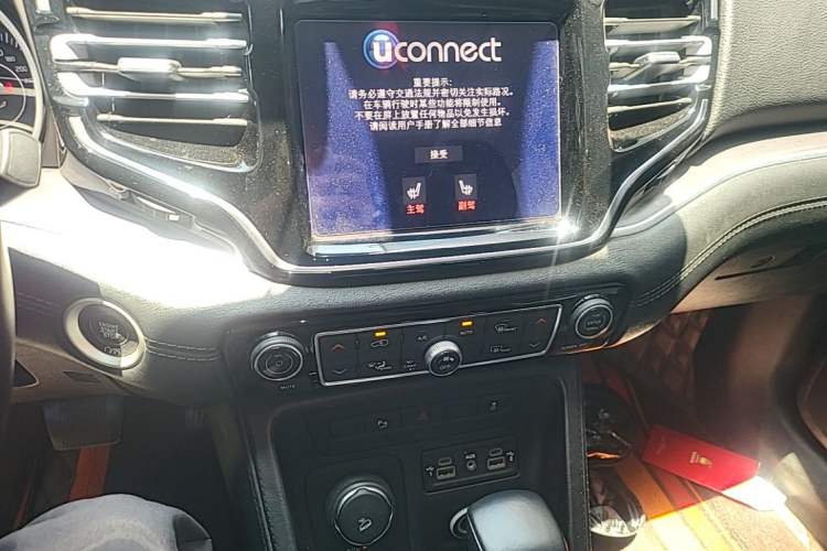 Used Jeep Commander 2018 2.0T Four-Wheel Drive Prestige Edition China V Audio And AC Panel