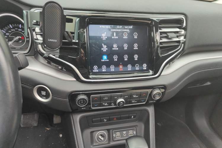 Used Jeep Commander 2018 2.0T Two-Wheel Drive Enjoyment Version China VI Emission Standard Audio And AC Panel