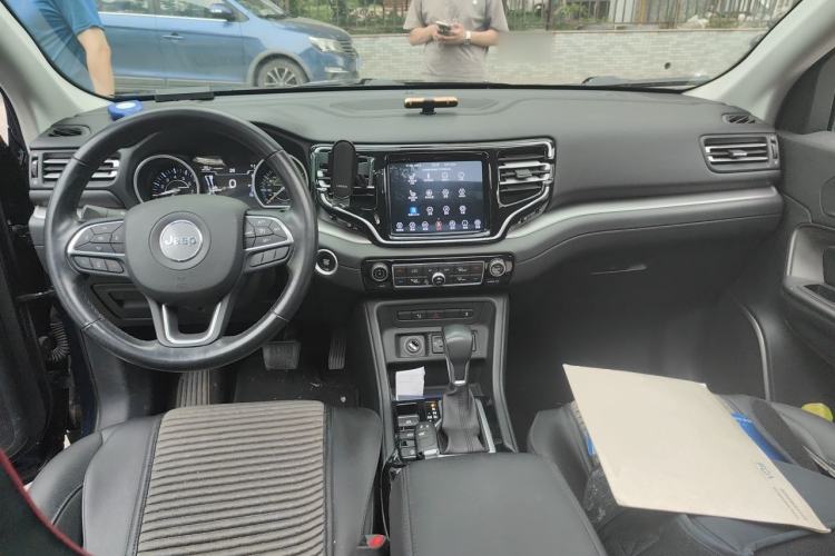 Used Jeep Commander 2018 2.0T Two-Wheel Drive Enjoyment Version China VI Emission Standard Center Console