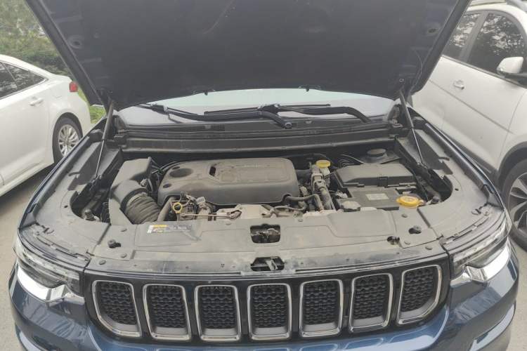 Used Jeep Commander 2018 2.0T Two-Wheel Drive Enjoyment Version China VI Emission Standard Engine Bay