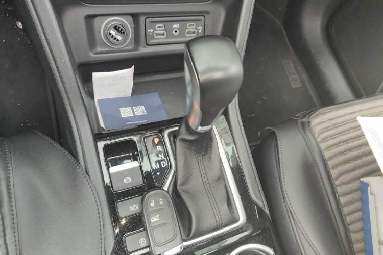 Used Jeep Commander 2018 2.0T Two-Wheel Drive Enjoyment Version China VI Emission Standard Gear Lever