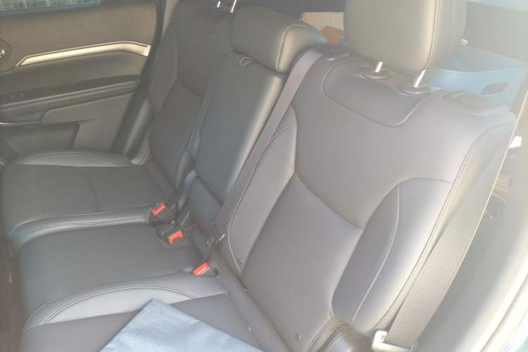 Used Jeep Commander 2018 2.0T Two-Wheel Drive Enjoyment Version China VI Emission Standard Left Rear Seat